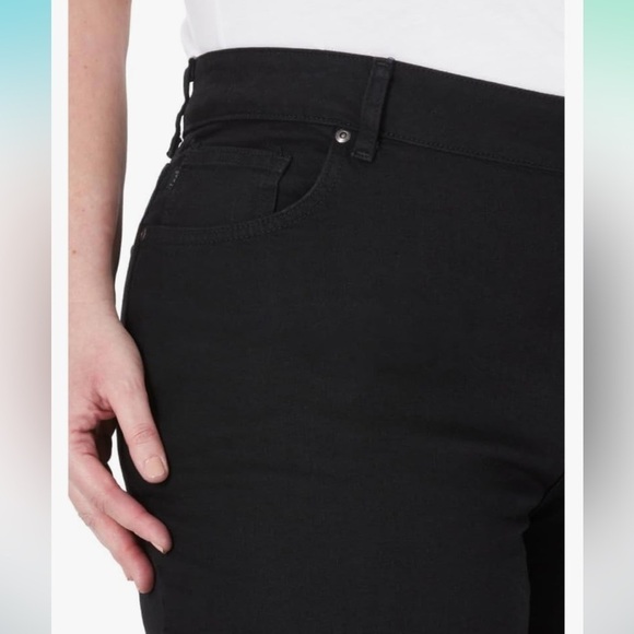 NWT Lee Women's Plus Size Relaxed Fit Straight Leg Jean 18W Long - Picture 5 of 9